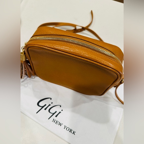 Gigi New York Madison Crossbody Tan Pebble Grain Leather - Picture 3 of 6
